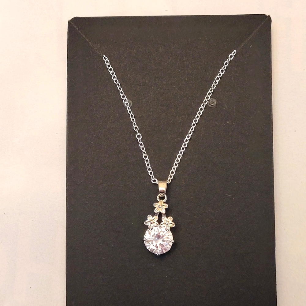 Cz flowers necklace